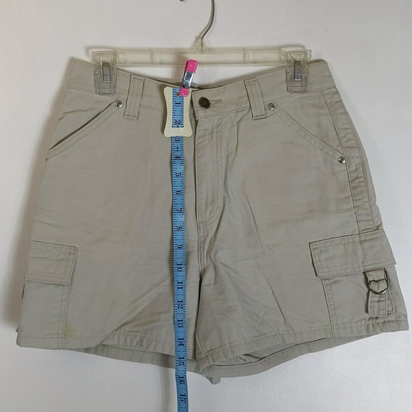 *. Shorts - Picture 9 of 11